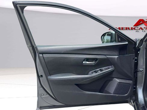 Used 2024 Nissan Sentra SV FWD image 17