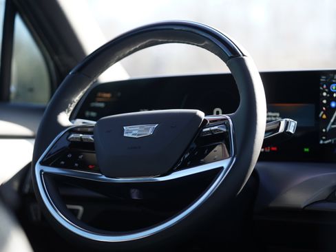 Used 2026 Cadillac Vistiq Sport image 11