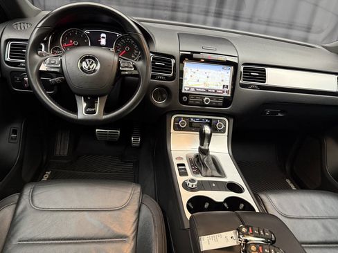 Used 2014 Volkswagen Touareg VR6 image 19