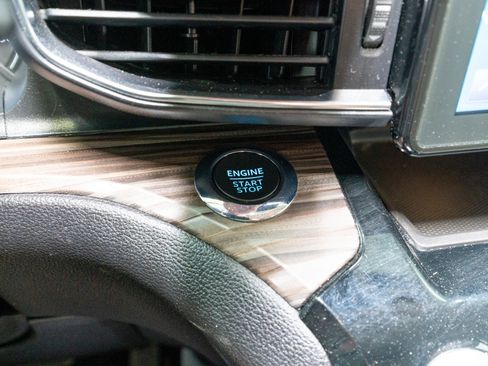 Used 2022 Ford Explorer Limited w/ Equipment Group 301A image 31