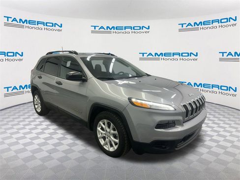 Used 2016 Jeep Cherokee Sport image 7