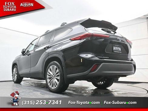 Used 2023 Toyota Highlander Platinum image 16