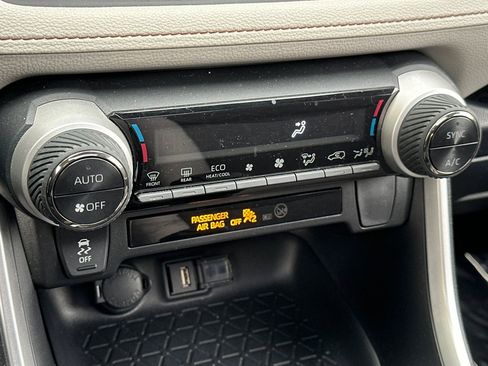 Used 2021 Toyota RAV4 XLE w/ Convenience Package image 19