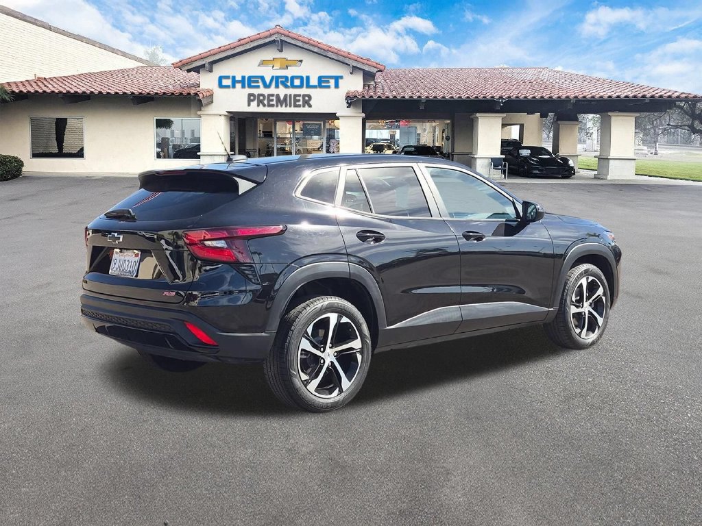 Used 2024 Chevrolet Trax RS FWD image 8