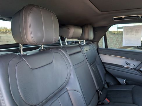 Used 2023 Land Rover Range Rover Sport SE Dynamic image 19