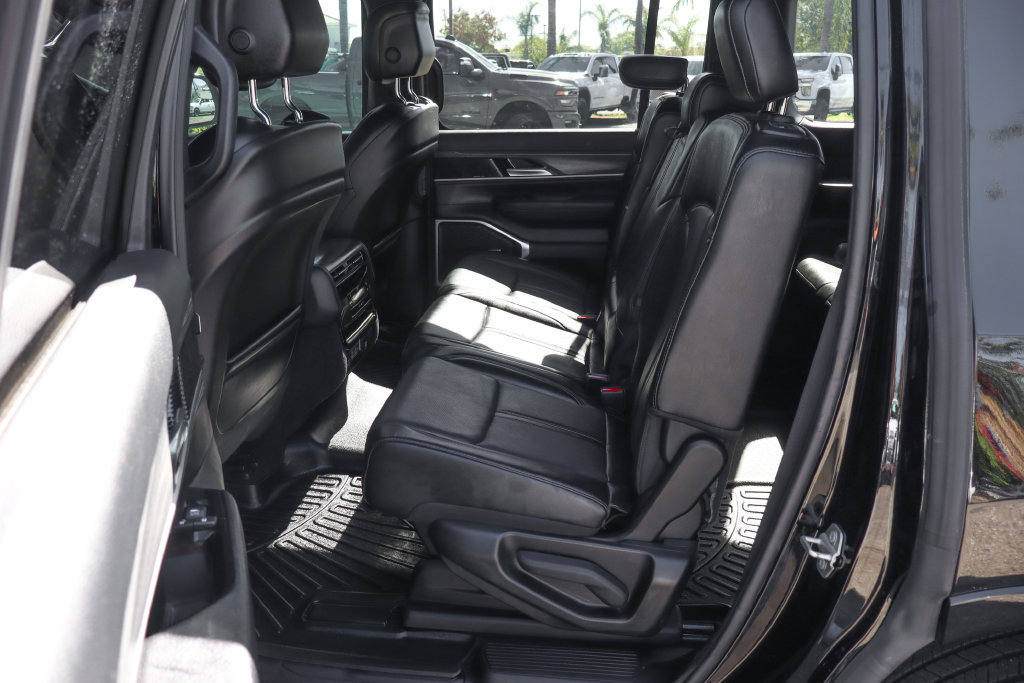 Used 2024 Jeep Wagoneer Series II w/ Flexible Seating Group RWD image 41