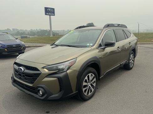 Certified 2025 Subaru Outback Premium AWD/4WD image 7