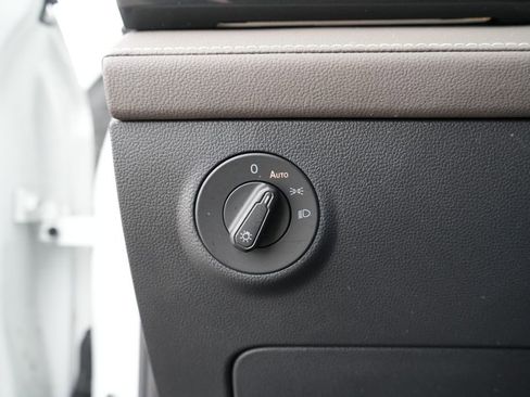 Used 2022 Volkswagen Taos SEL image 23