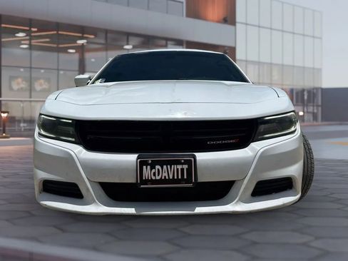 Used 2018 Dodge Charger SXT image 2