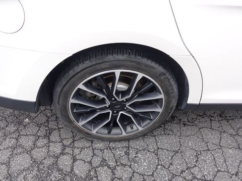 Used 2017 Ford Taurus SEL w/ Equipment Group 201A image 8