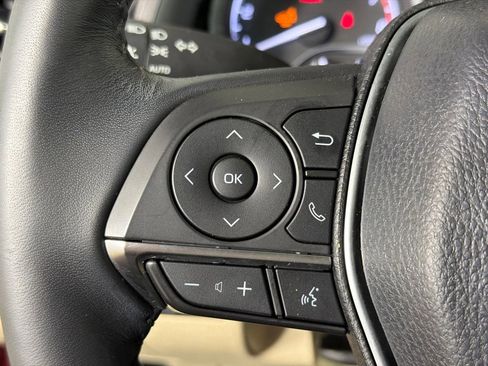 Used 2018 Toyota Camry XLE FWD image 25