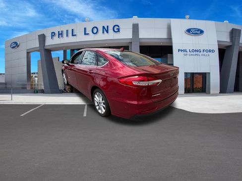 Certified 2019 Ford Fusion SE FWD image 4
