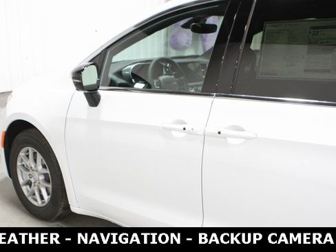 New 2026 Chrysler Pacifica Select image 28