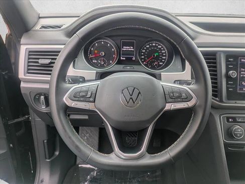 Certified 2021 Volkswagen Atlas Cross Sport SE image 18