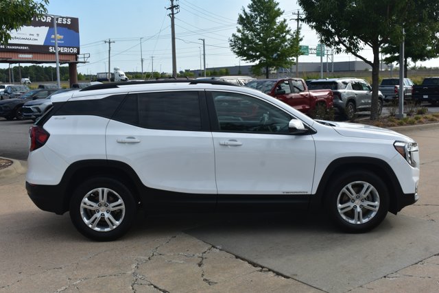 Used 2023 GMC Terrain SLE w/ Driver Convenience Package FWD image 4