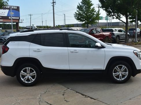 Used 2023 GMC Terrain SLE w/ Driver Convenience Package FWD image 4