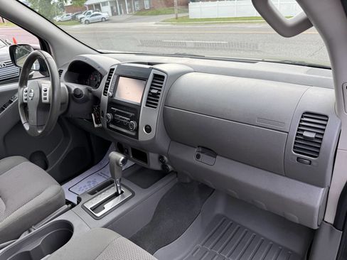 Used 2019 Nissan Frontier SV RWD image 11