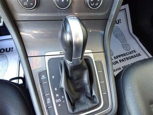 Used 2017 Volkswagen Golf Alltrack S image 11