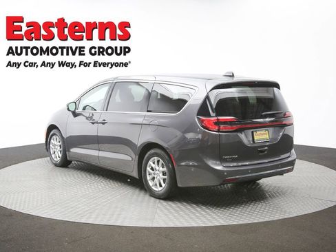 Used 2023 Chrysler Pacifica Touring-L FWD image 63