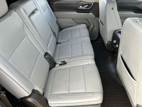 Used 2023 GMC Yukon XL SLT w/ SLT Luxury Package image 27