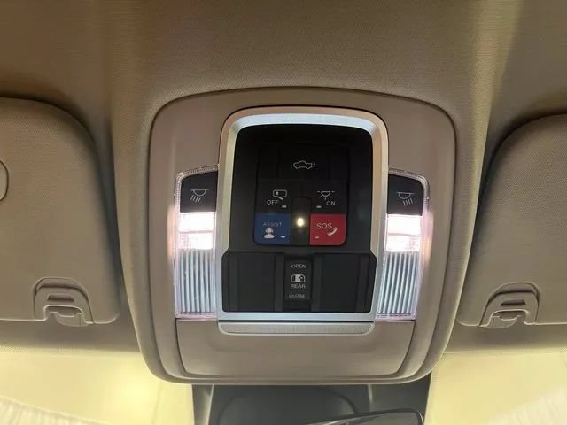 Used 2022 RAM 1500 Laramie AWD/4WD image 17