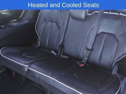 Used 2025 Chrysler Pacifica Limited FWD image 10