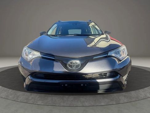 Used 2018 Toyota RAV4 LE image 2