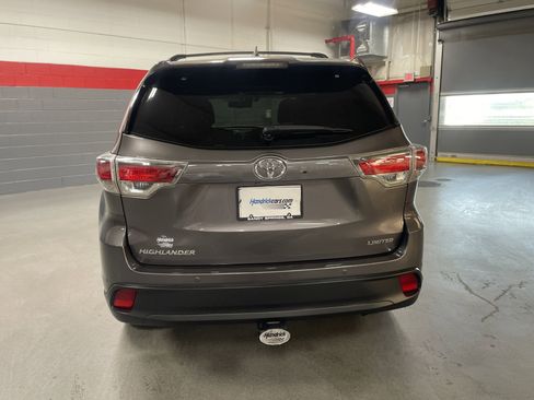 Used 2016 Toyota Highlander Limited FWD image 9