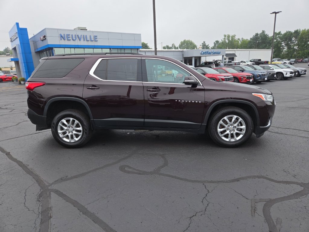 Used 2021 Chevrolet Traverse LT FWD image 2