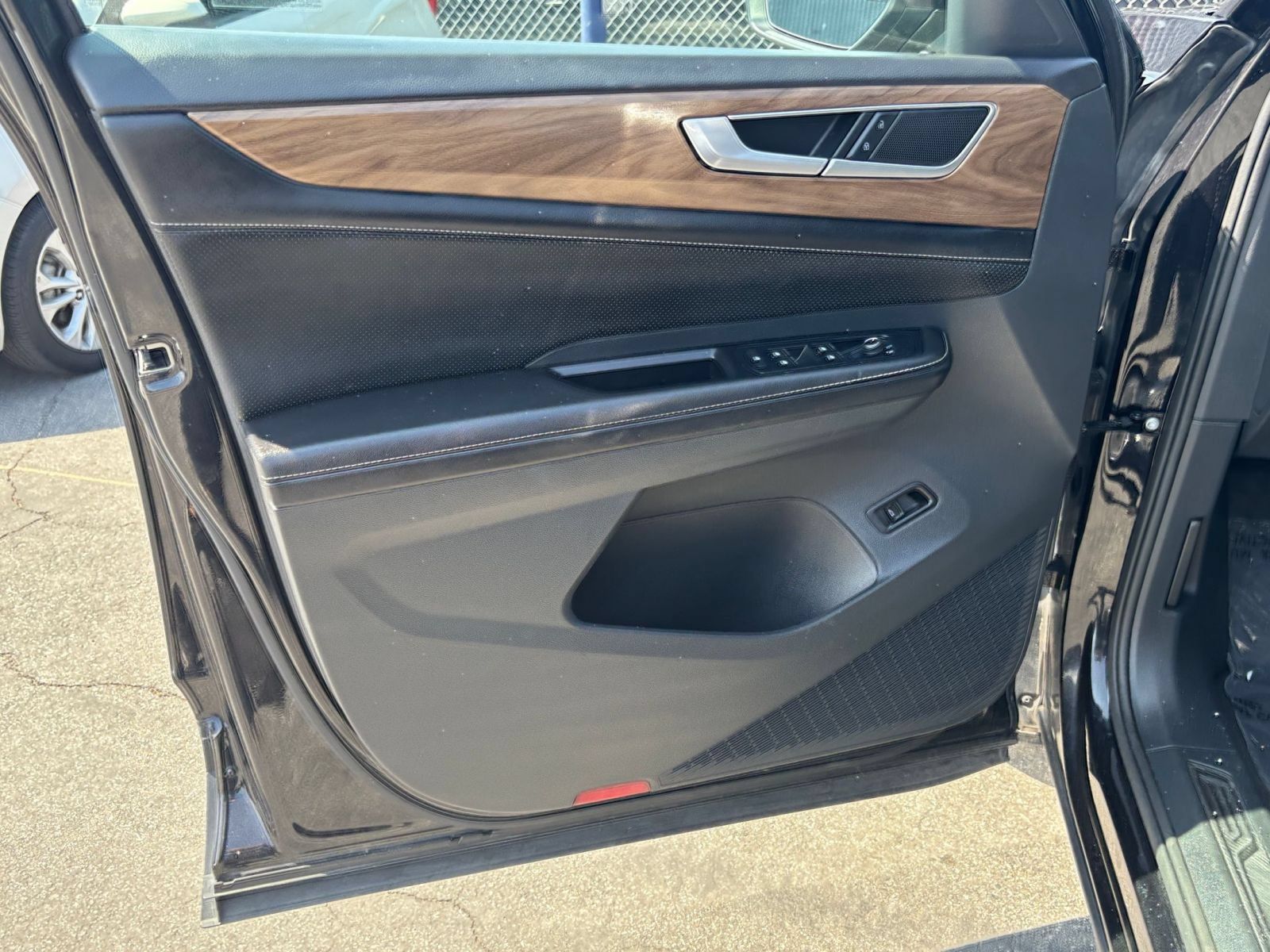 Used 2024 Volkswagen Atlas SE AWD/4WD image 18