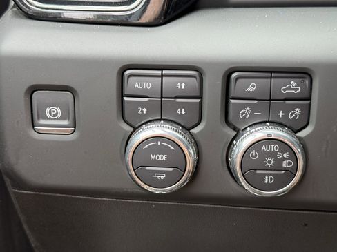 Used 2025 GMC Sierra 1500 AT4 image 25