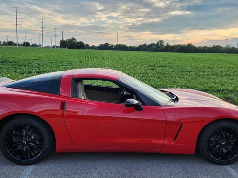 Used 2006 Chevrolet Corvette Coupe w/ Preferred Equipment Group RWD image 19