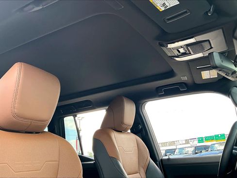 Used 2025 Lexus GX 550 w/ Cold Area Package AWD/4WD image 14