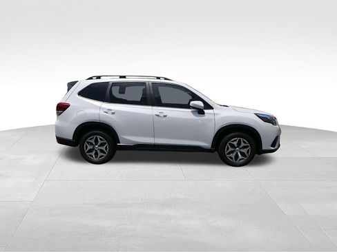 Used 2024 Subaru Forester Premium AWD/4WD image 31