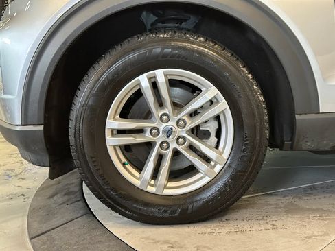 Used 2021 Ford Explorer XLT AWD/4WD image 26