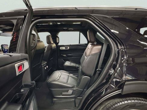 Used 2024 Ford Explorer Platinum w/ Technology Package AWD/4WD image 31