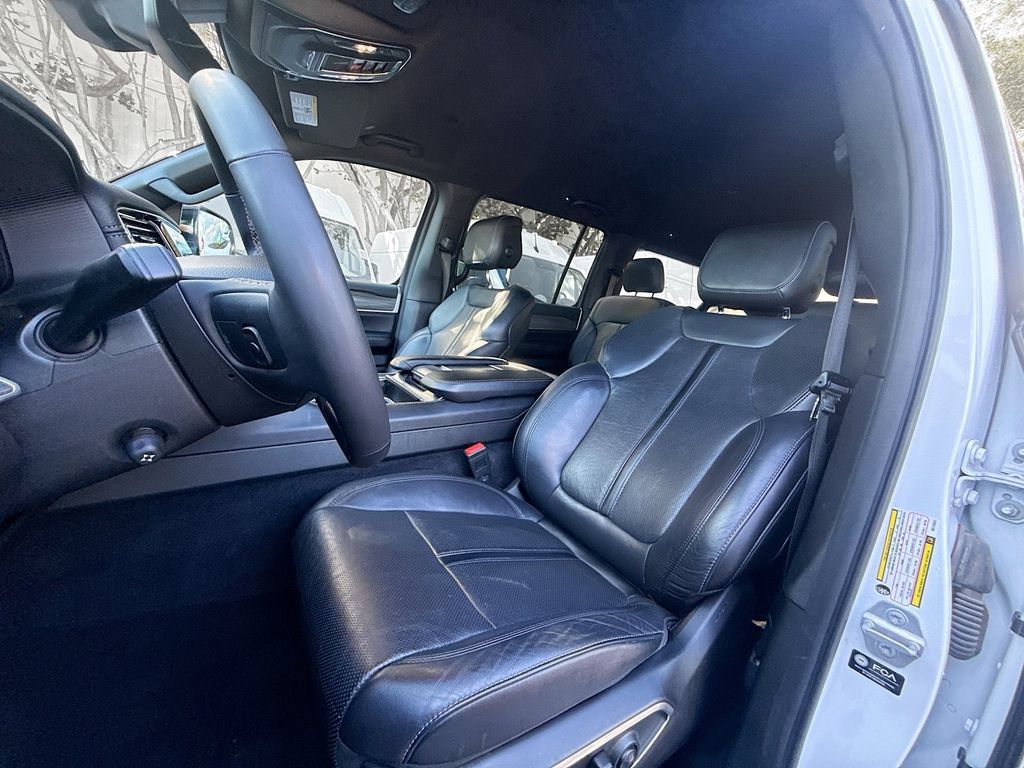 Used 2024 Jeep Wagoneer Series III AWD/4WD image 23