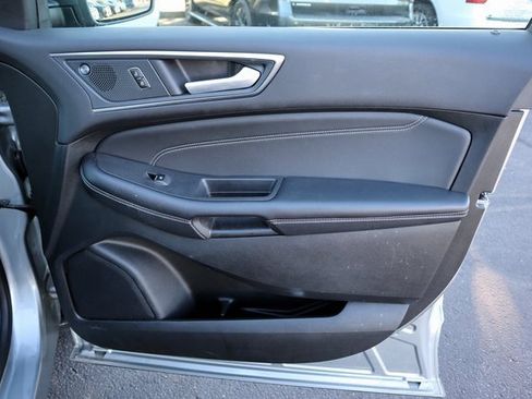 Used 2024 Ford Edge Titanium image 19