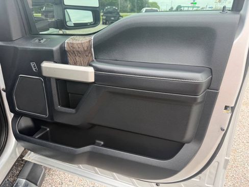 Used 2017 Ford F250 Lariat w/ Lariat Ultimate Package AWD/4WD image 35