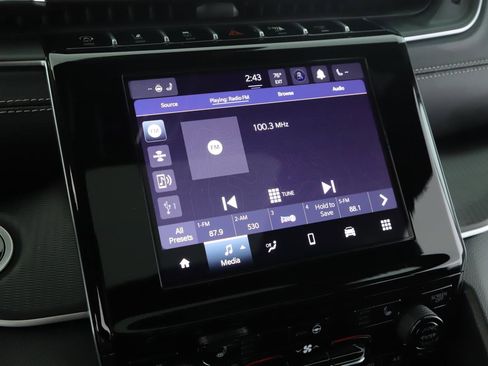 New 2025 Jeep Grand Cherokee Altitude image 11