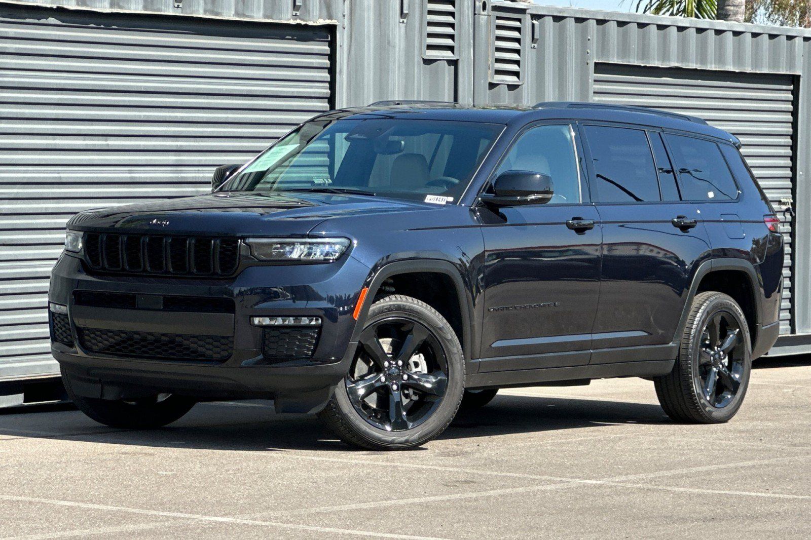Used 2024 Jeep Grand Cherokee L Limited w/ Black Appearance Package AWD/4WD image 1