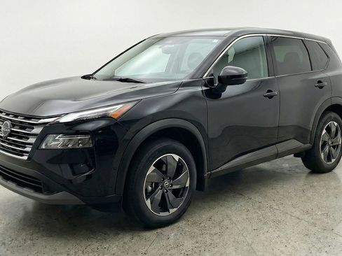 Used 2025 Nissan Rogue SV AWD/4WD image 3