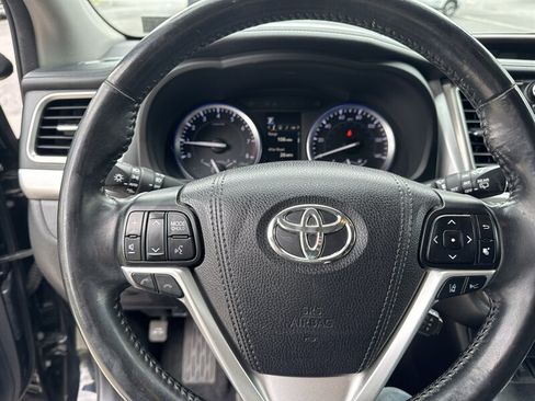 Used 2018 Toyota Highlander XLE AWD/4WD image 26