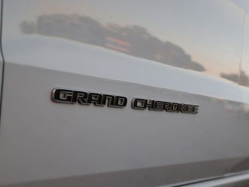 Used 2017 Jeep Grand Cherokee Overland w/ Jeep Active Safety Group image 49