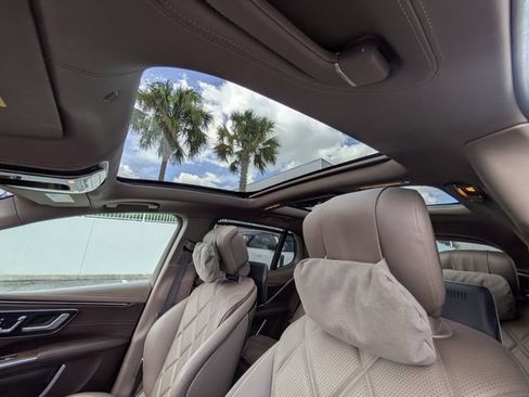 Used 2024 Mercedes-Benz Maybach EQS 680 4MATIC image 19