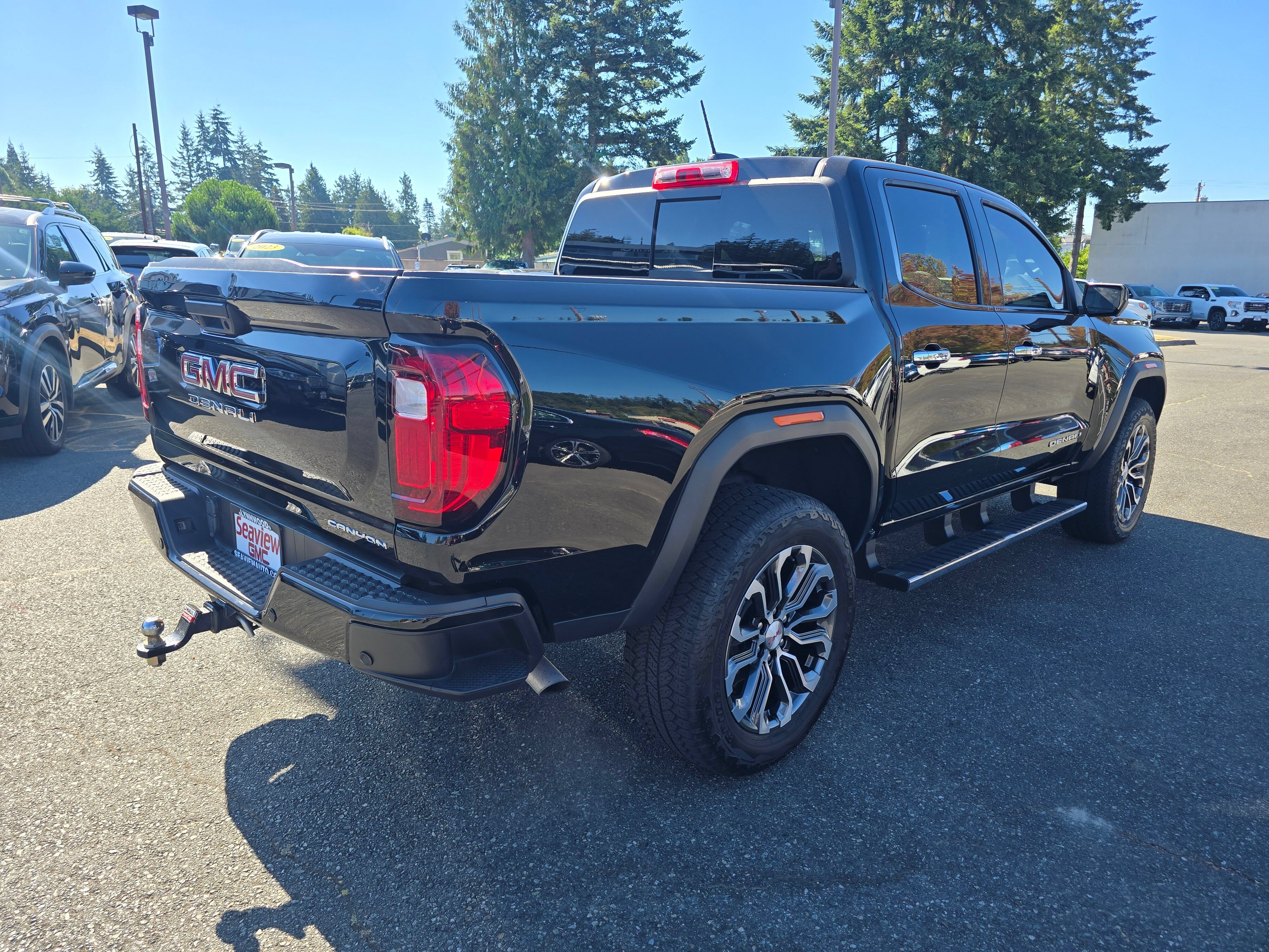 Used 2023 GMC Canyon Denali w/ Denali Black Edition AWD/4WD image 7