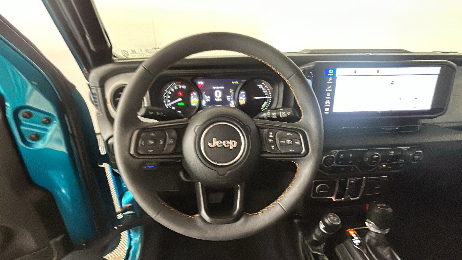 Used 2024 Jeep Wrangler Unlimited w/ Convenience Group AWD/4WD image 17