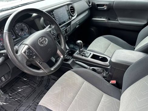 Used 2021 Toyota Tacoma TRD Off-Road w/ Technology Package AWD/4WD image 10
