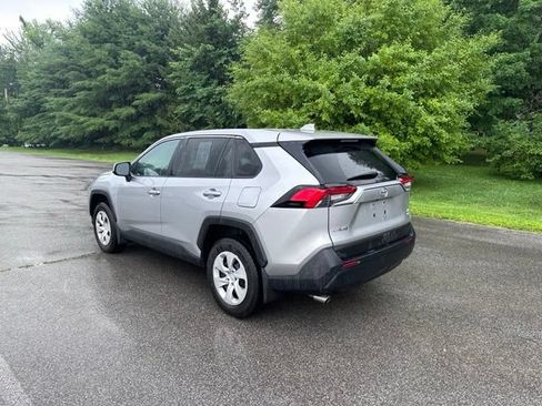 Used 2024 Toyota RAV4 LE AWD/4WD image 5
