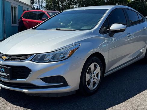 Used 2017 Chevrolet Cruze LS FWD image 6